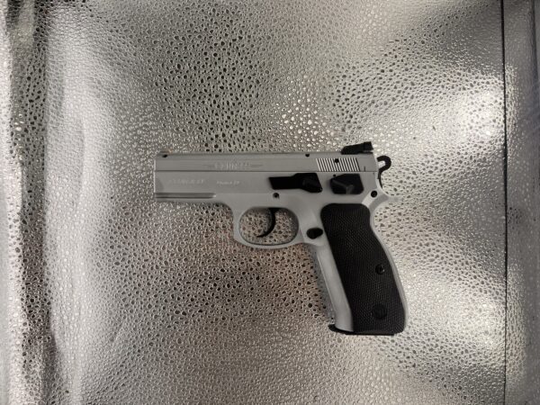 Pistolet Canik Stingray kaliber 9x19 mm, inspirowany modelem CZ 75, stalowa konstrukcja w bardzo dobrym stanie.