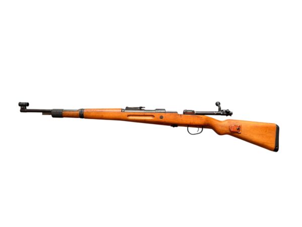 Historyczny karabin Mauser 98k dot 1945 z okresu II Wojny Światowej.